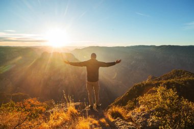 Menghubungkan Tugas dengan Jeda yang Bermakna